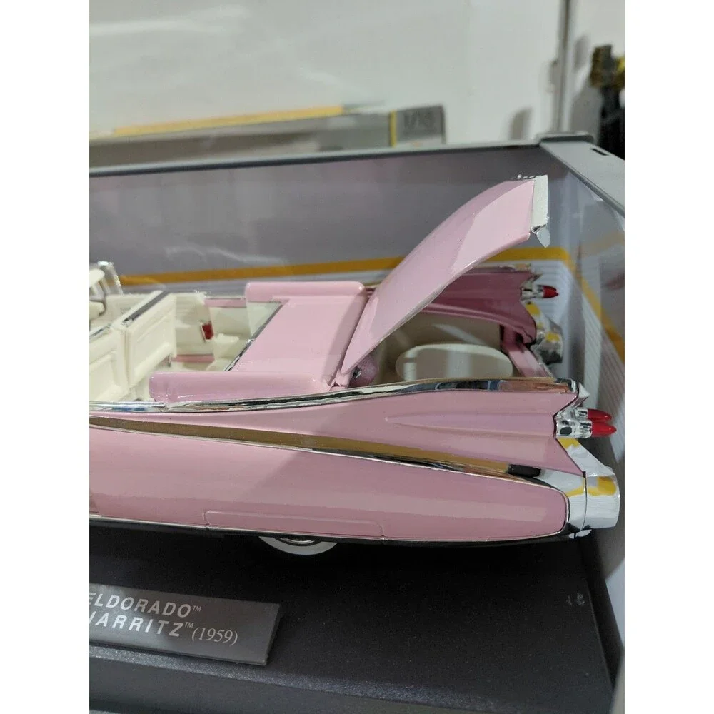 Maisto 36813 Special Edition 1:18 Diecast 1959 Cadillac Eldorado Britz w/box